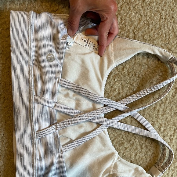 Peloton Lululemon size 8 energy bra and size 6 Lululemon leggings. - Picture 2 of 3